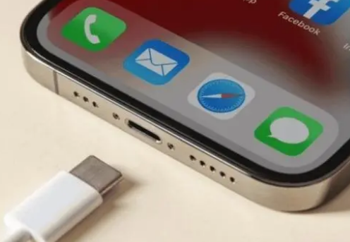 海宁苹果15维修分享iPhone15改USB-C接口后能和安卓用户互借充电器吗 